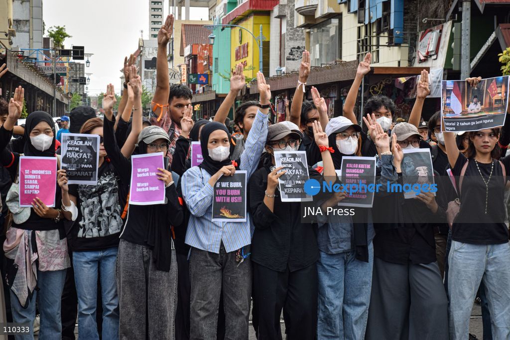 SURAKARTA, INDONESIA, OCTOBER 28, 2026: Students demonstrate on Gatot Subroto Street in Surakarta, Central Java, on Youth Pledge Day. Protesters criticize government policies and demand lower education costs, protection of civil liberties and the declaration of forest and land fires as a national disaster. (Photo by Rakha Muhammad Fajar Kurniawan/JNA Press via Nexpher Images)
