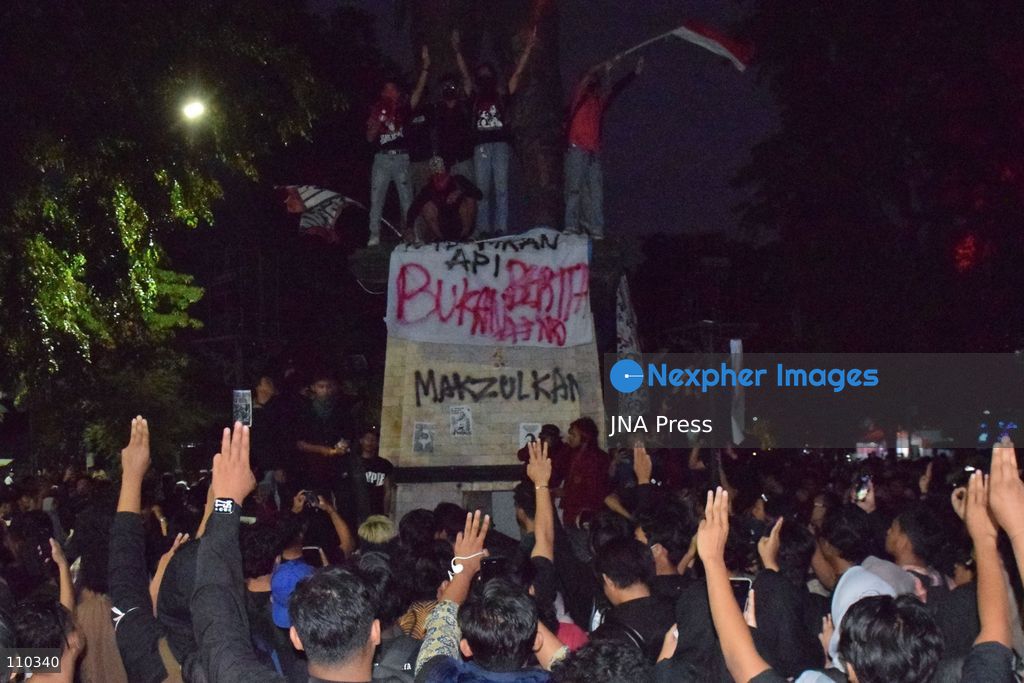 SURAKARTA, INDONESIA, OCTOBER 28, 2026: Students demonstrate on Gatot Subroto Street in Surakarta, Central Java, on Youth Pledge Day. Protesters criticize government policies and demand lower education costs, protection of civil liberties and the declaration of forest and land fires as a national disaster. (Photo by Rakha Muhammad Fajar Kurniawan/JNA Press via Nexpher Images)