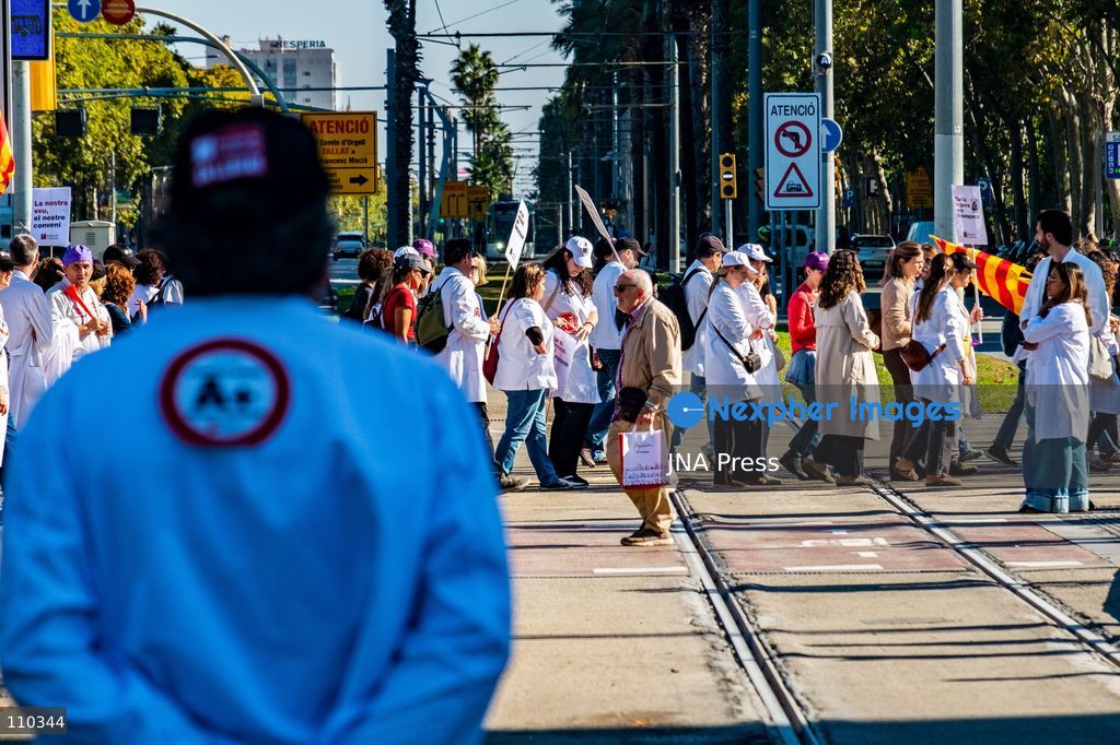 BARCELONA, SPAIN, OCTOBER 28, 2026: Doctors march through Barcelona on the first day of an indefinite strike called by the Metges de Catalunya union. Demonstrators demand improved pay and working conditions, reduced workloads and a specific employment framework for medical professionals. The march heads towards the Catalan Health Department headquarters. (Photo by Miguel Galmés/JNA Press via Nexpher Images)