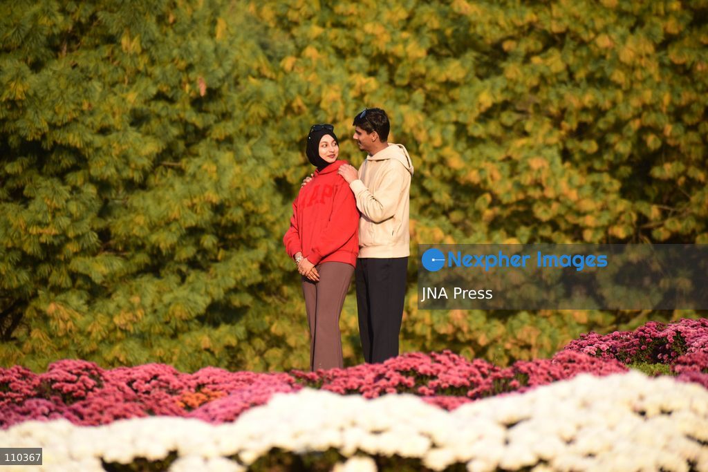 SRINAGAR, INDIA, OCTOBER 29, 2026: Visitors explore Bagh-e-Gul-e-Dawood, a chrysanthemum garden at the Nehru Memorial Botanical Garden in Srinagar, Jammu and Kashmir. The seasonal display features around 350,000 chrysanthemum plants across more than 70 varieties, forming part of efforts to extend Kashmir’s floral tourism season into autumn and early winter. (Photo by Danish Showkat/JNA Press via Nexpher Images)