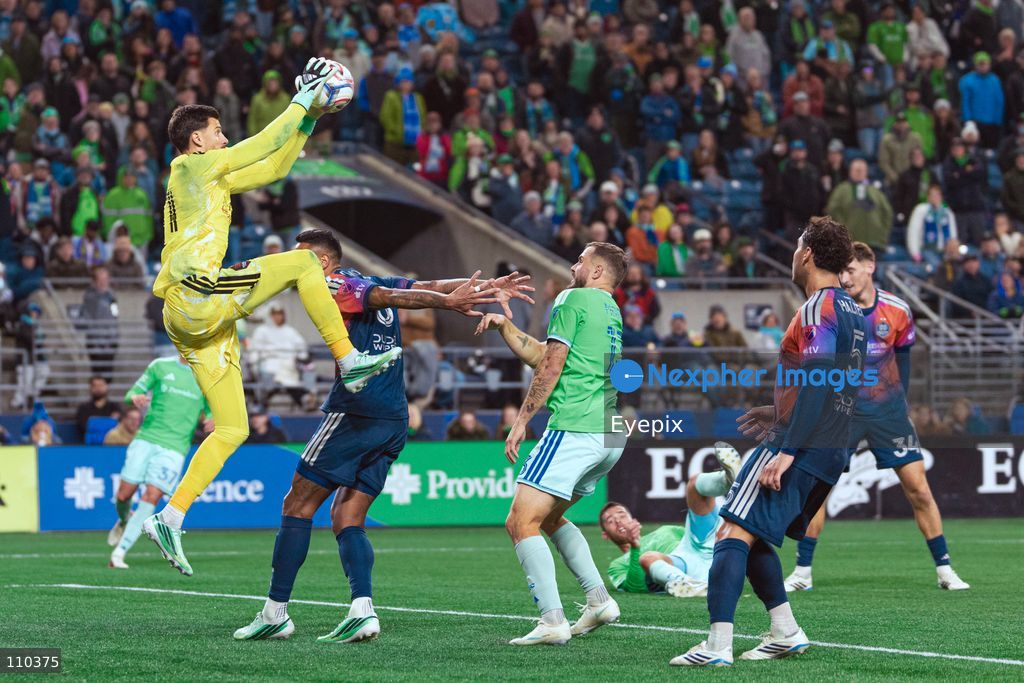 Jonathan Bond #31 of Houston Dynamo FC catches the ball during the MLS match between Seattle Sounders FC and Houston Dynamo FC at Lumen Field. on October 28, 2026 in Seattle, Washington. (Photo by Jules Doyle / Eyepix Group/Eyepix via Nexpher Images)
