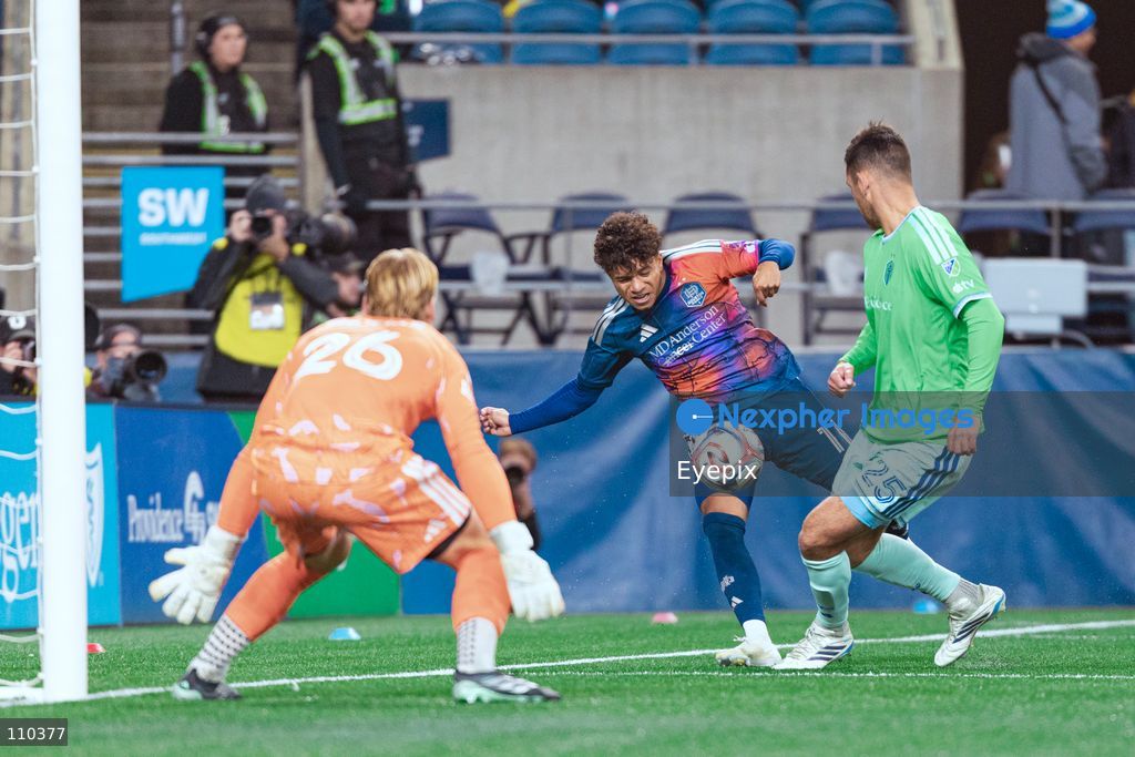 Lawrence Ennali #11 of Houston Dynamo FC and Jackson Ragen #25 of Seattle Sounders FC battle for the ball during the MLS match between Seattle Sounders FC and Houston Dynamo FC at Lumen Field. on October 28, 2026 in Seattle, Washington. (Photo by Jules Doyle / Eyepix Group/Eyepix via Nexpher Images)