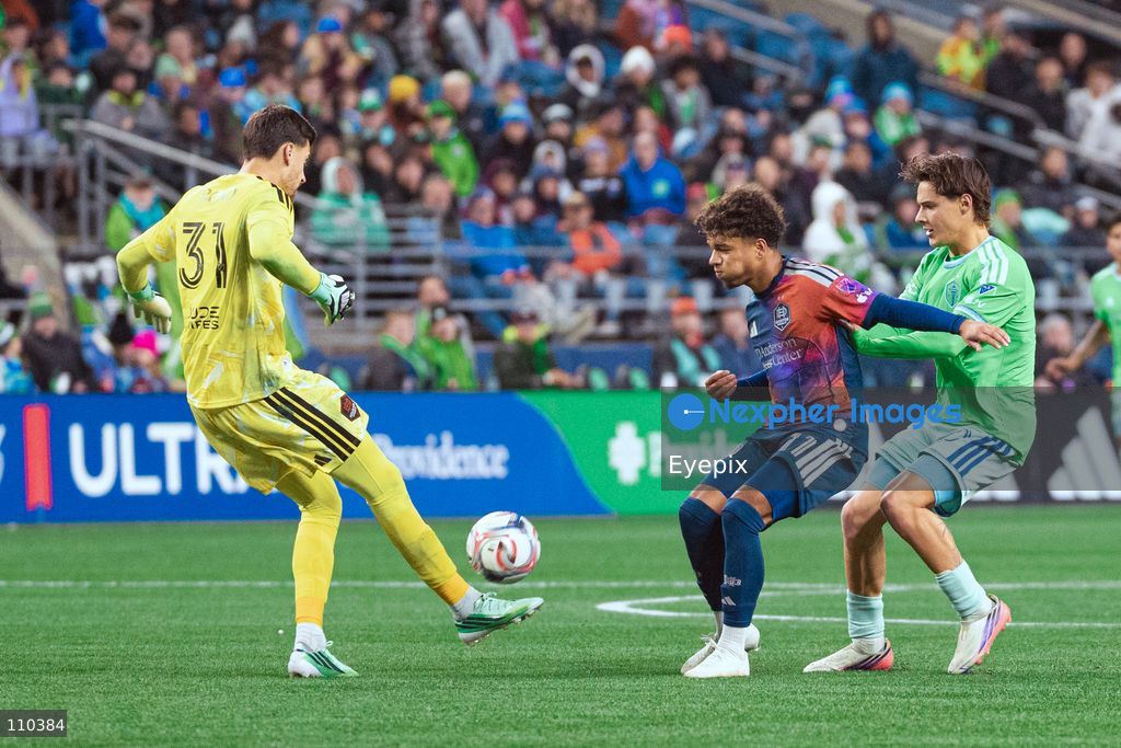 Jonathan Bond #31 of Houston Dynamo FC clears the ball during the MLS match between Seattle Sounders FC and Houston Dynamo FC at Lumen Field. on October 28, 2026 in Seattle, Washington. (Photo by Jules Doyle / Eyepix Group/Eyepix via Nexpher Images)