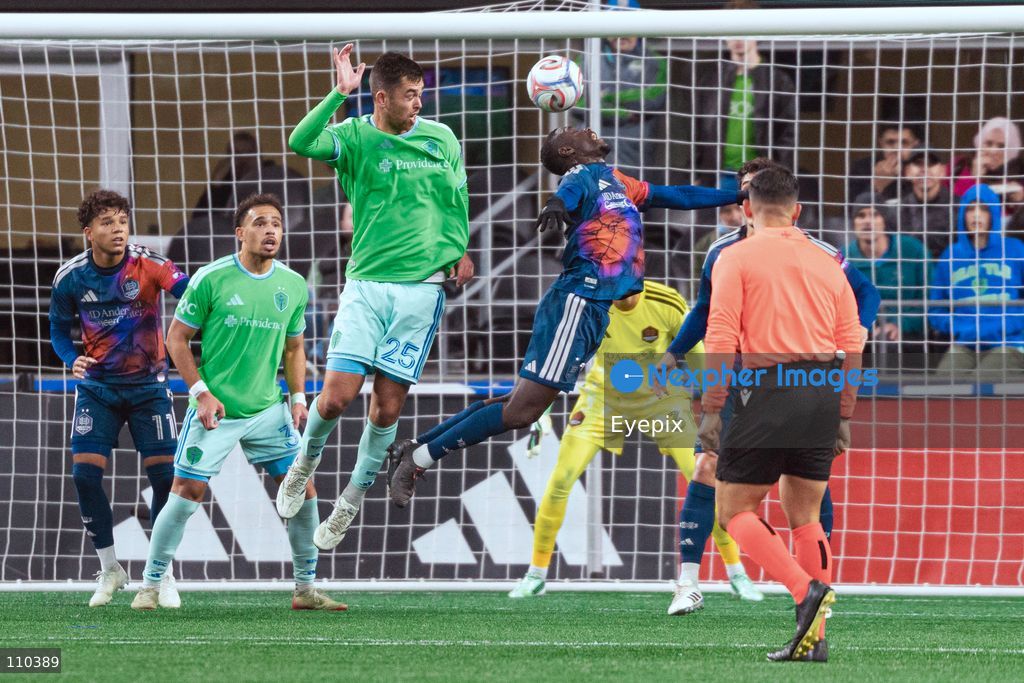 Jackson Ragen #25 of Houston Dynamo FC heads the ball during the MLS match between Seattle Sounders FC and Houston Dynamo FC at Lumen Field. on October 28, 2026 in Seattle, Washington. (Photo by Jules Doyle / Eyepix Group/Eyepix via Nexpher Images)