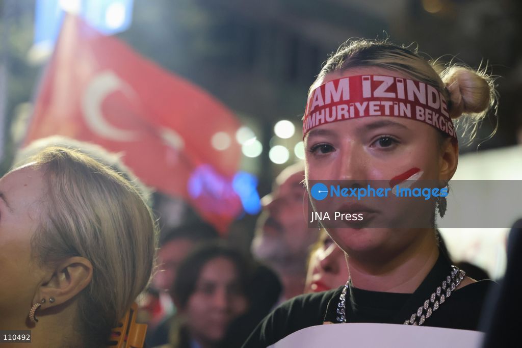 KADIKOY, ISTANBUL, TURKIYE - OCTOBER 29, 2026: Crowds march in the Kadikoy district of Istanbul during a Republic Day march marking the 103rd anniversary of the proclamation of the Republic of Turkiye. Kadikoy Municipality said hundreds of thousands of people joined the march, which was attended by opposition leader Ozgur Ozel and Kadikoy Mayor Mesut Kosedagi. (Photo by Özlem Karayücel/JNA Press via Nexpher Images)