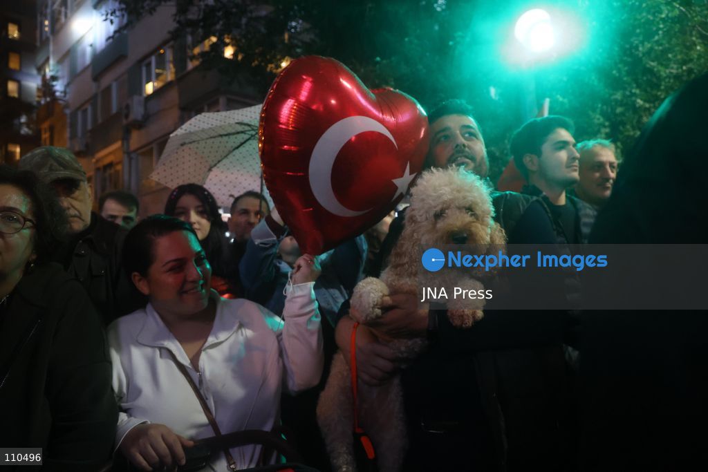 KADIKOY, ISTANBUL, TURKIYE - OCTOBER 29, 2026: Crowds march in the Kadikoy district of Istanbul during a Republic Day march marking the 103rd anniversary of the proclamation of the Republic of Turkiye. Kadikoy Municipality said hundreds of thousands of people joined the march, which was attended by opposition leader Ozgur Ozel and Kadikoy Mayor Mesut Kosedagi. (Photo by Özlem Karayücel/JNA Press via Nexpher Images)