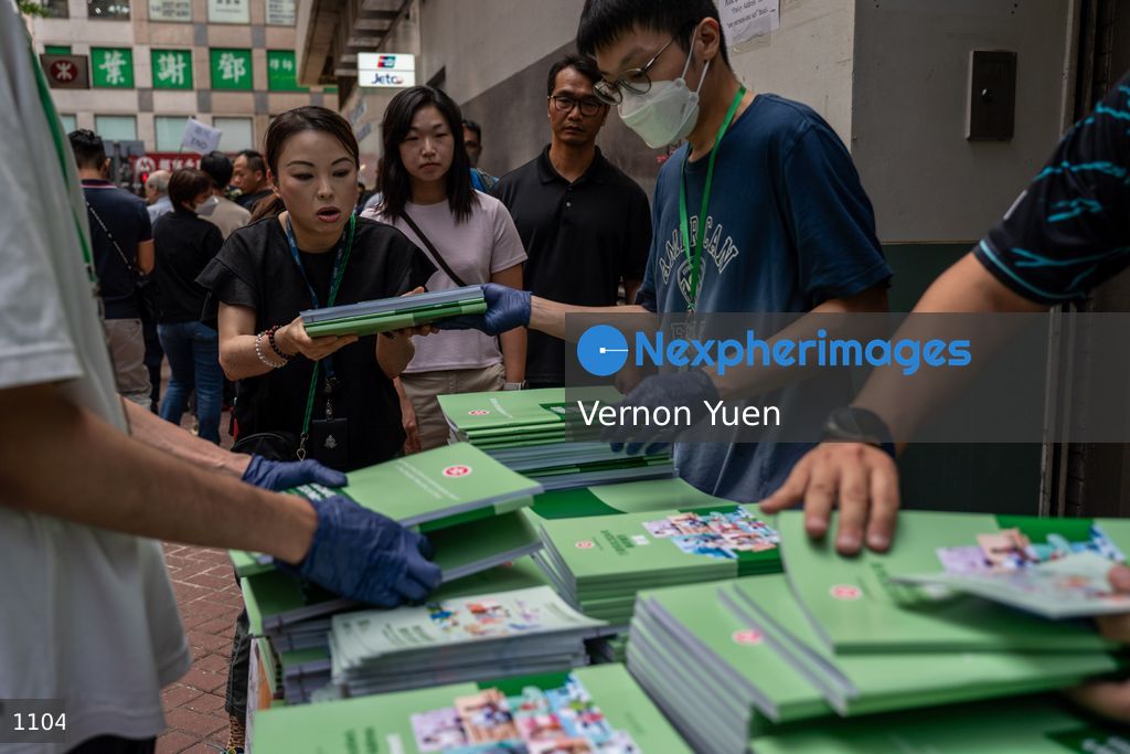 Hong Kong People lIne Up for copies of the 2024 Policy Address