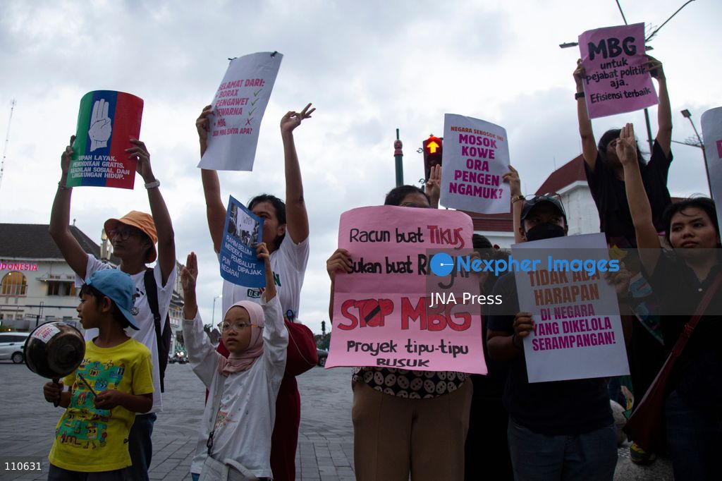 YOGYAKARTA, INDONESIA - OCTOBER 30, 2026: Members of the "Ibu Berisik" community staged a protest at the Zero Kilometer Marker in Yogyakarta, calling on the government to handle natural disasters with transparency and prioritize public safety, economic stability and basic needs. Protesters also demanded an end to division and guaranteed legal protection for citizens exercising freedom of expression. (Photo by Topen Anggara Saputra/JNA Press via Nexpher Images)