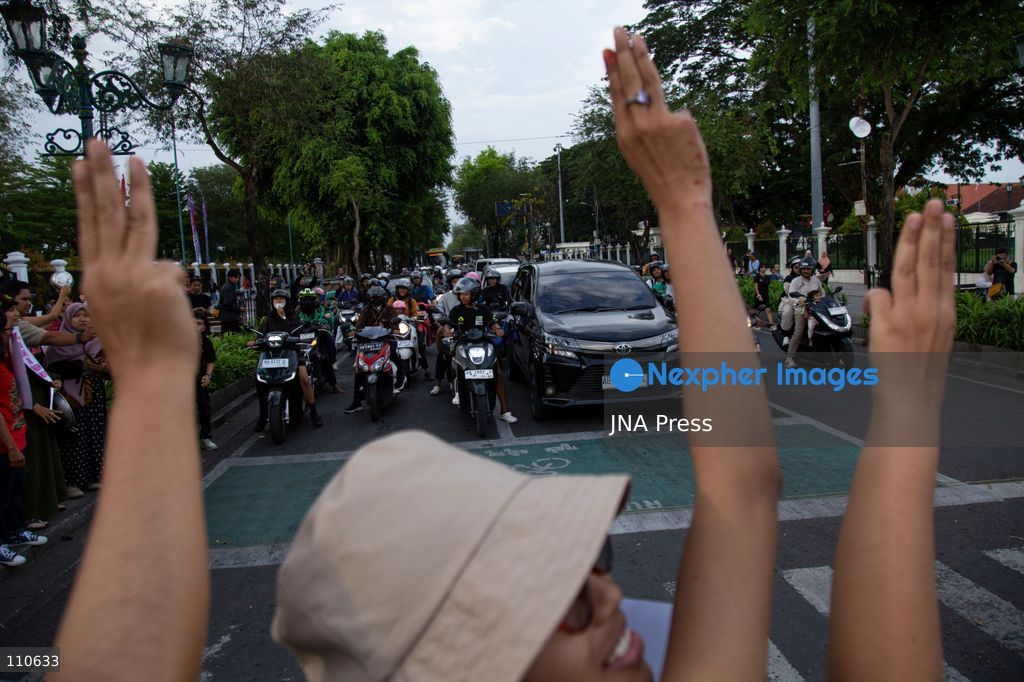 YOGYAKARTA, INDONESIA - OCTOBER 30, 2026: Members of the "Ibu Berisik" community staged a protest at the Zero Kilometer Marker in Yogyakarta, calling on the government to handle natural disasters with transparency and prioritize public safety, economic stability and basic needs. Protesters also demanded an end to division and guaranteed legal protection for citizens exercising freedom of expression. (Photo by Topen Anggara Saputra/JNA Press via Nexpher Images)