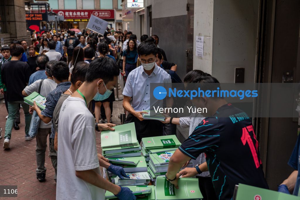 Hong Kong People lIne Up for copies of the 2024 Policy Address