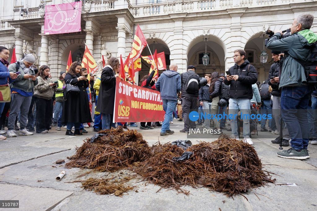 TURIN, ITALY - OCTOBER 30, 2026: Students and workers take to the streets of Turin during the nationwide general strike called by the Unione Sindacale di Base (USB), protesting against high living costs, precarious employment, low wages and poor conditions of the education system. (Photo by Chiara Antenucci/JNA Press via Nexpher Images)