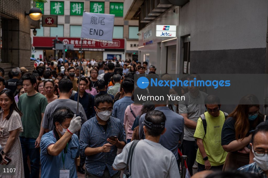 Hong Kong People lIne Up for copies of the 2024 Policy Address