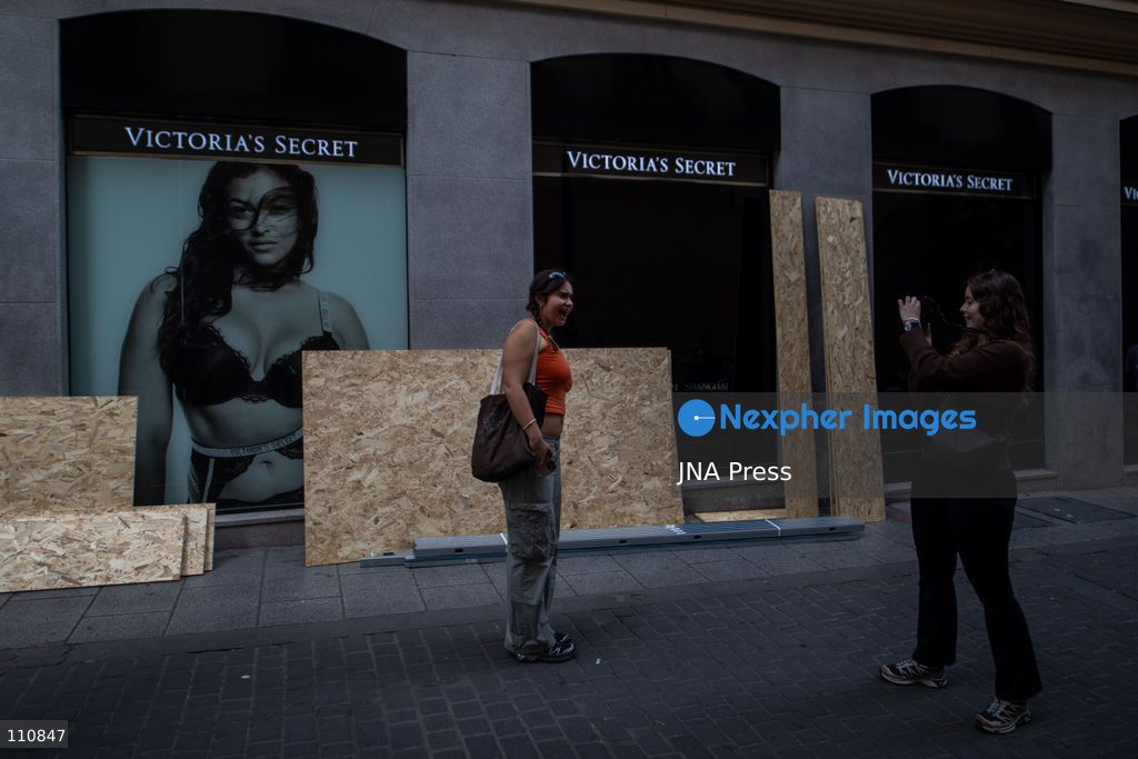 MADRID, SPAIN, OCTOBER 30, 2026: Shops reinforce their storefronts in Madrid ahead of Halloween amid concerns over calls for unrest circulating on social media. The security precautions come ahead of celebrations on October 31. Carvajal / JNA Press. (Photo by C. Carvajal/JNA Press via Nexpher Images)
