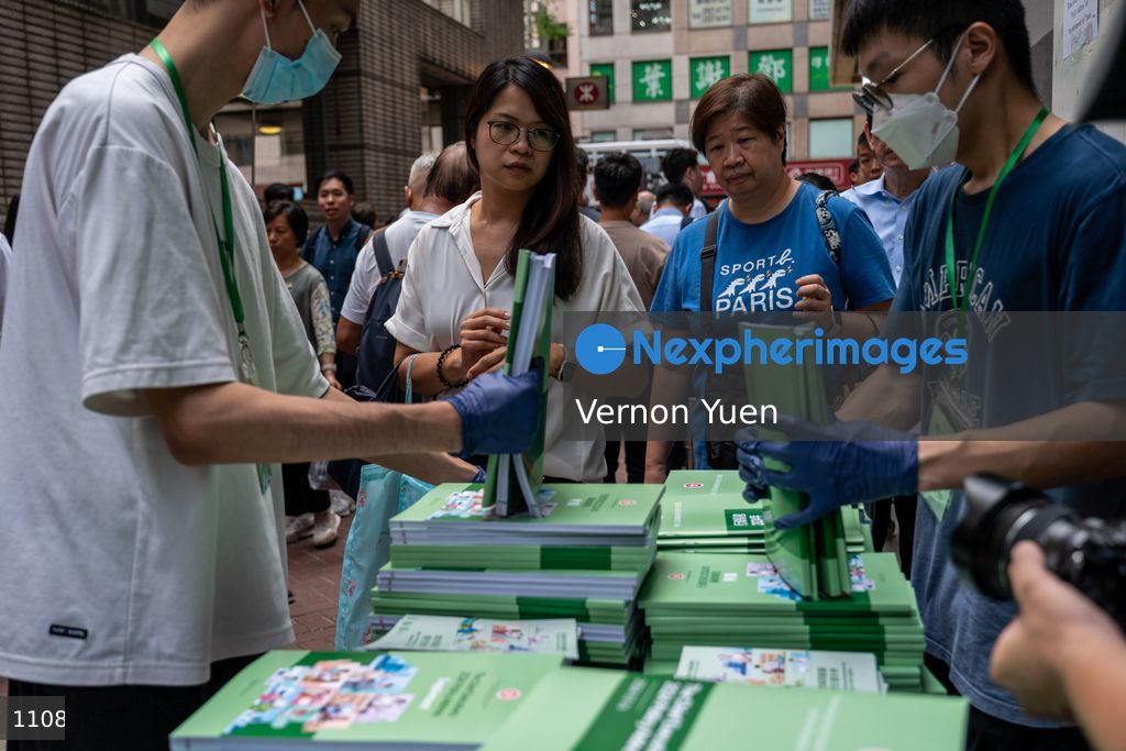 Hong Kong People lIne Up for copies of the 2024 Policy Address