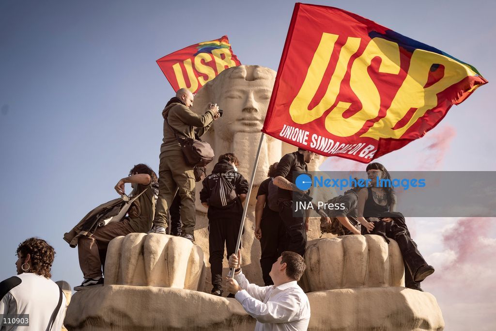TOP PICS - TURIN, ITALY - OCTOBER 30, 2026: Farmers, students and citizens, participate in protest during a national general strike called by the USB trade union. (Photo by Giulia Gorla/JNA Press via Nexpher Images)