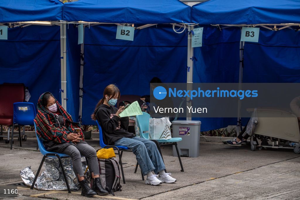 Hong Kong Hospital Overrun with Patients admit Covid-19 Outbreak