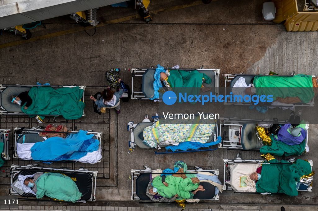 Hong Kong Hospital Overrun with Patients admit Covid-19 Outbreak