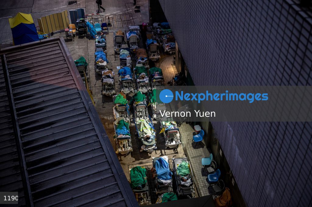 Hong Kong Hospital Overrun with Patients admit Covid-19 Outbreak