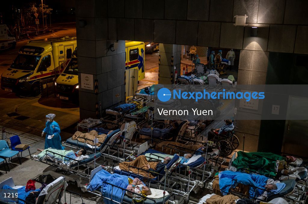 Hong Kong Hospital Overrun with Patients admit Covid-19 Outbreak