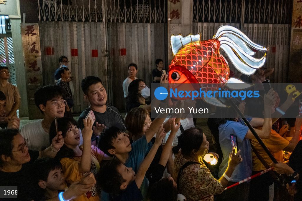 Hong Kong LED Dragon Dance at Tai Kok Tsui Temple Fair 