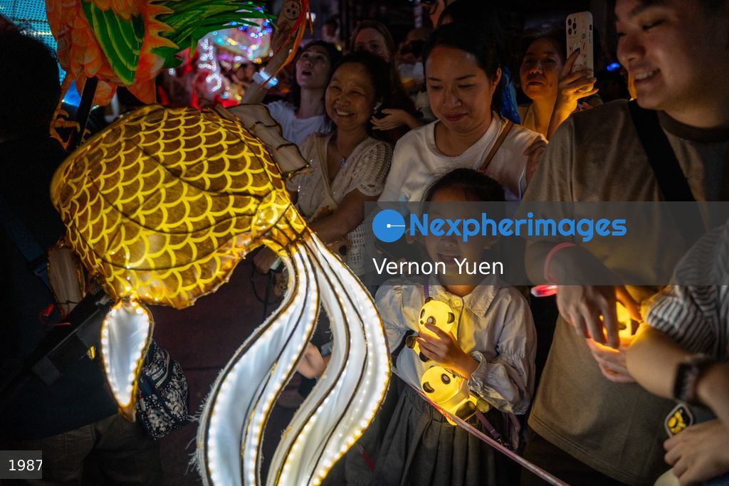 Hong Kong LED Dragon Dance at Tai Kok Tsui Temple Fair 