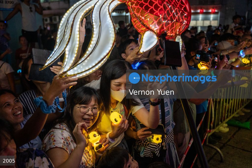 Hong Kong LED Dragon Dance at Tai Kok Tsui Temple Fair 