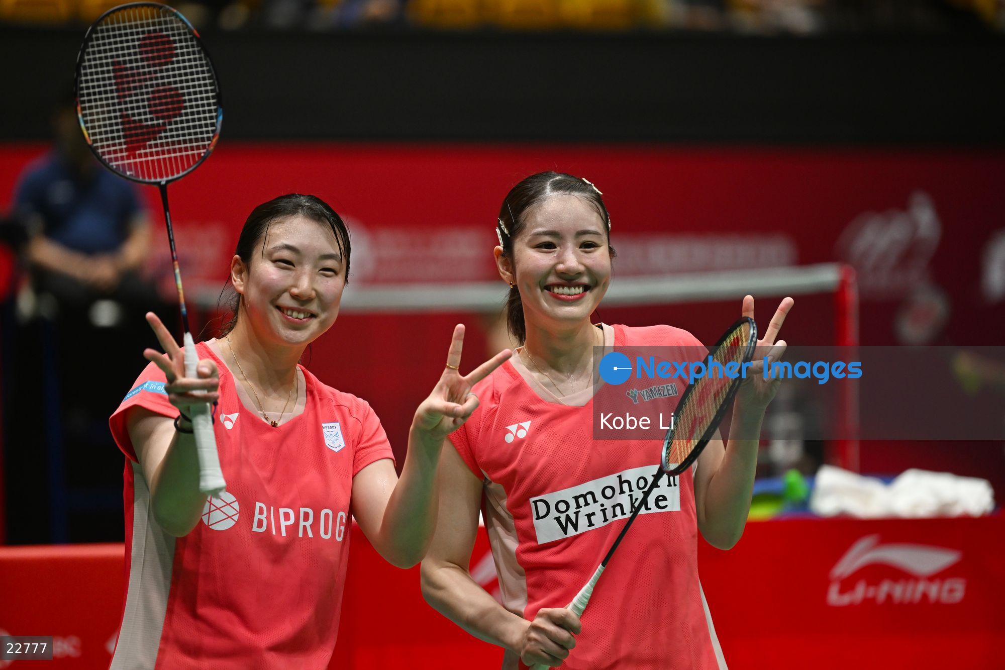 Chiharu Shida and Arisa Igarashi, the Japan badminton player