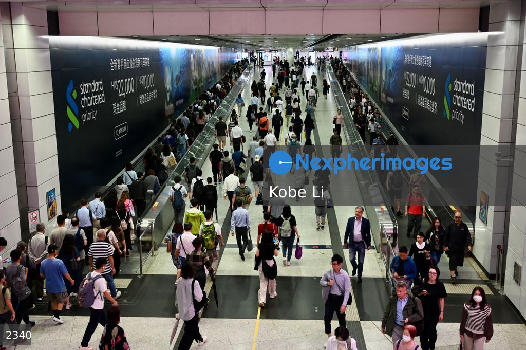 HK T8 typhoon signal downgraded to T3