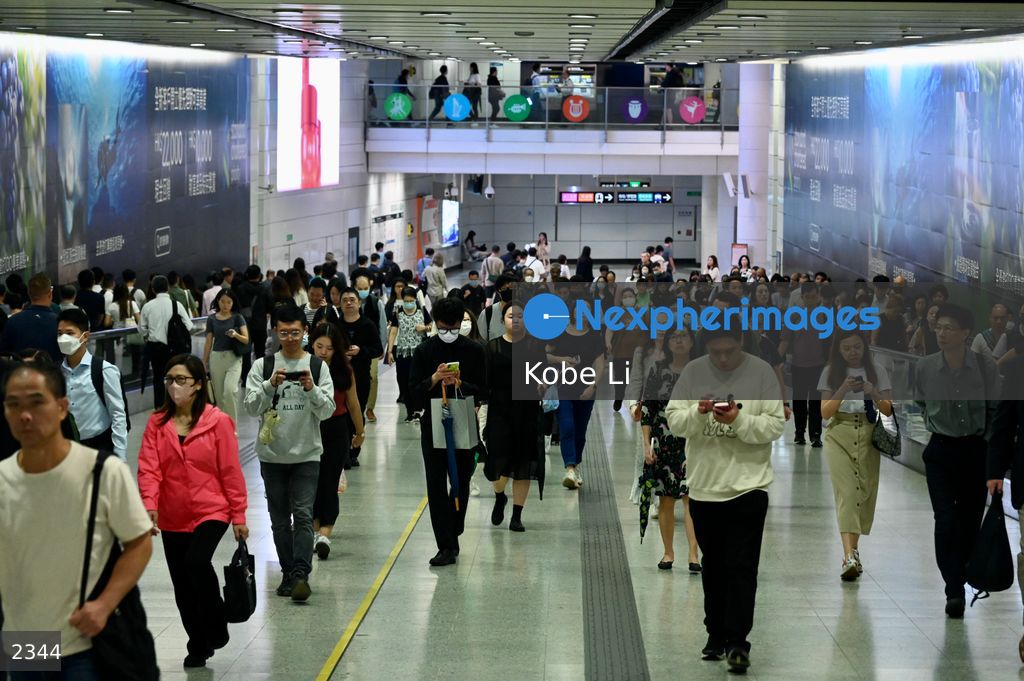 HK T8 typhoon signal downgraded to T3