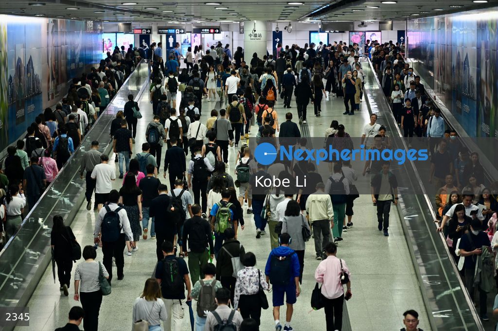 HK T8 typhoon signal downgraded to T3