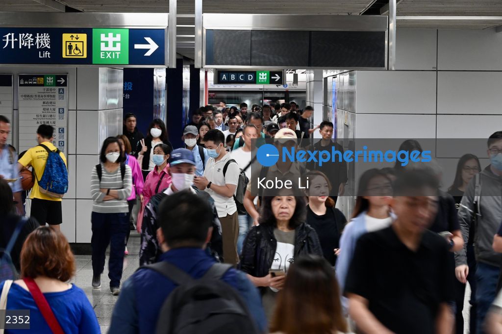 HK T8 typhoon signal downgraded to T3