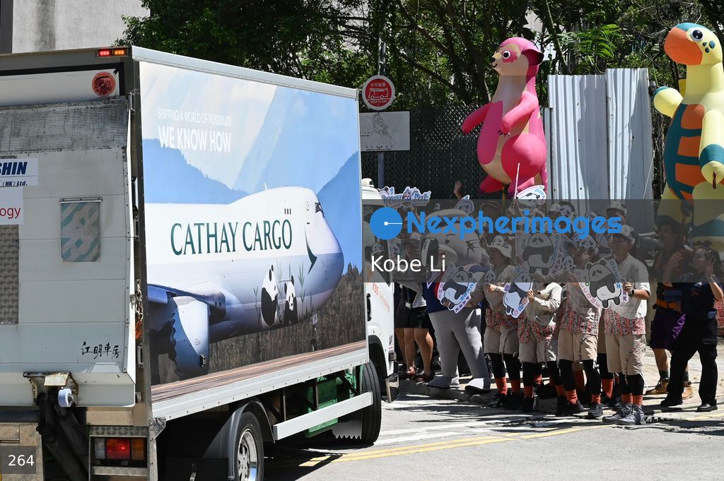 Pandas Arriving at Hong Kong Ocean Park