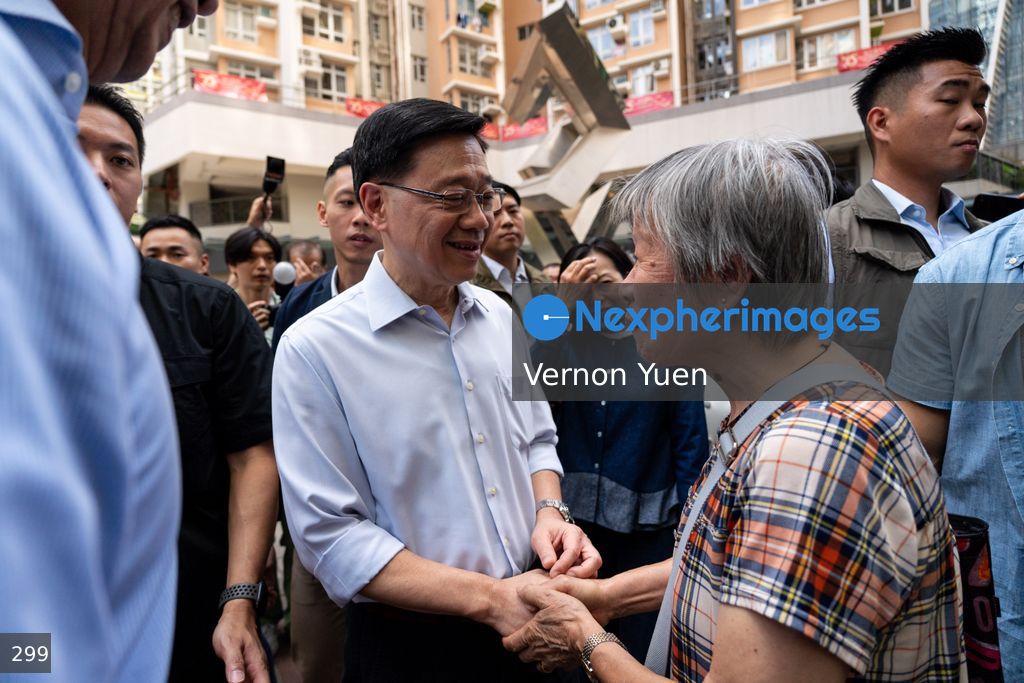 Hong Kong Chief Executive Visits Wong Tai Sin District