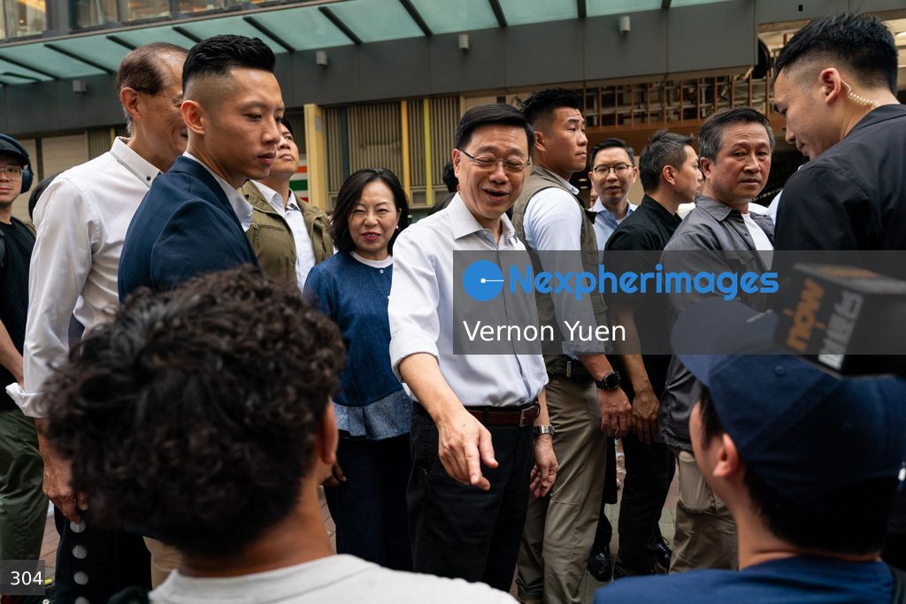 Hong Kong Chief Executive Visits Wong Tai Sin District