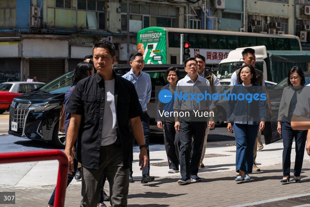Hong Kong Chief Executive Visits Wong Tai Sin District