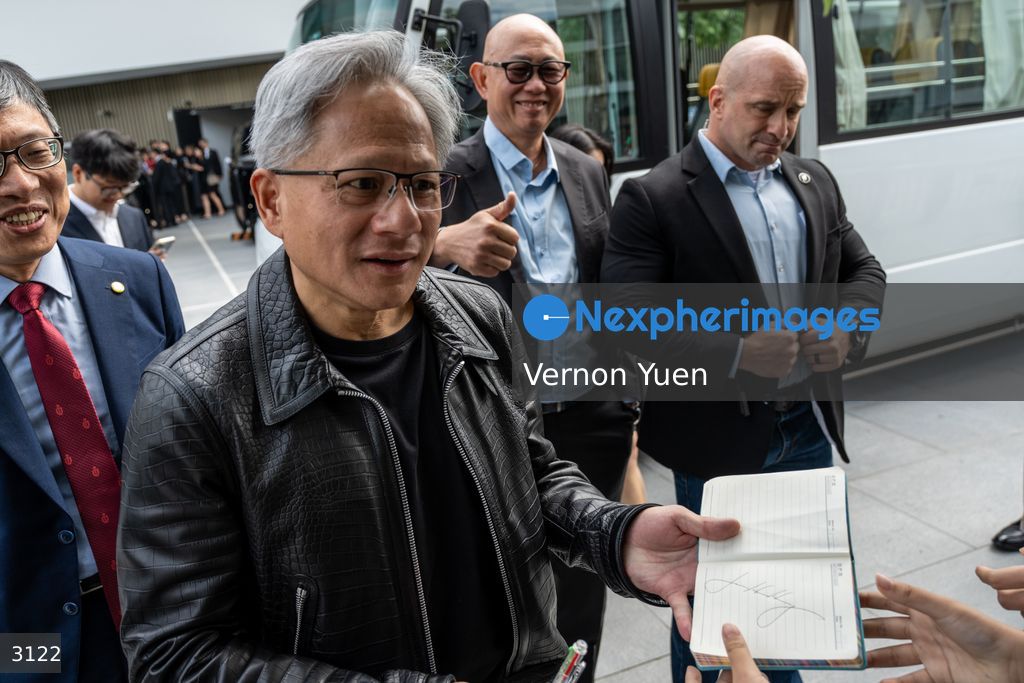 Hong Kong Jensen Huang Receives Honorary Degree From HKUST
