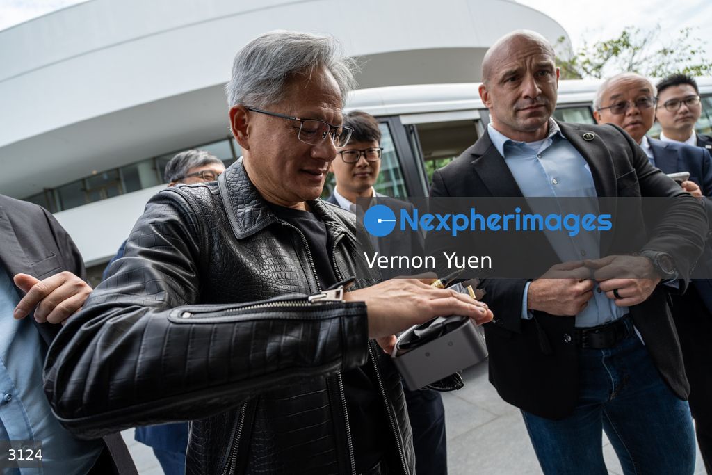 Hong Kong Jensen Huang Receives Honorary Degree From HKUST