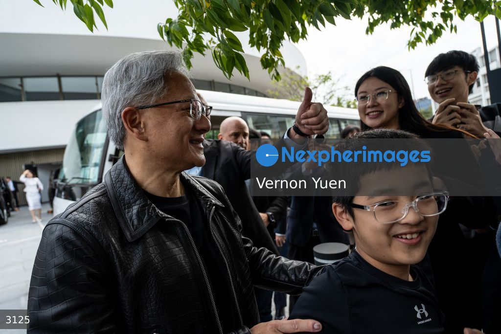 Hong Kong Jensen Huang Receives Honorary Degree From HKUST