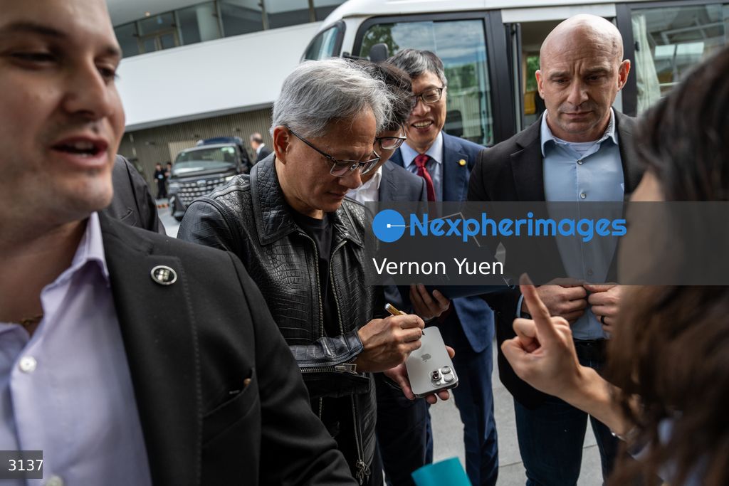 Hong Kong Jensen Huang Receives Honorary Degree From HKUST