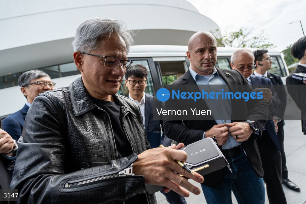 Hong Kong Jensen Huang Receives Honorary Degree From HKUST