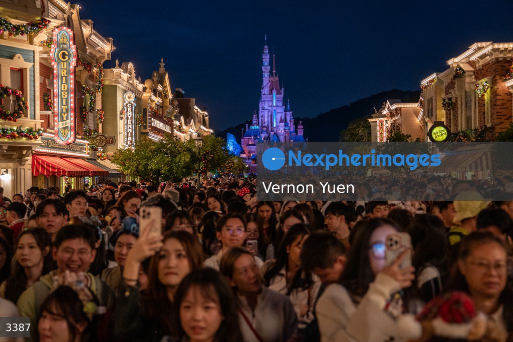 Hong Kong Disneyland Christmas