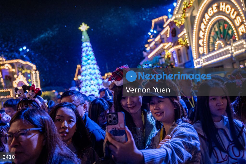 Hong Kong Disneyland Christmas