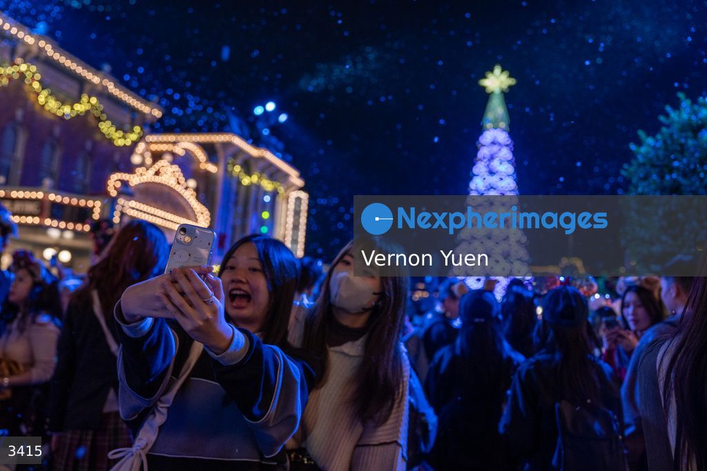 Hong Kong Disneyland Christmas