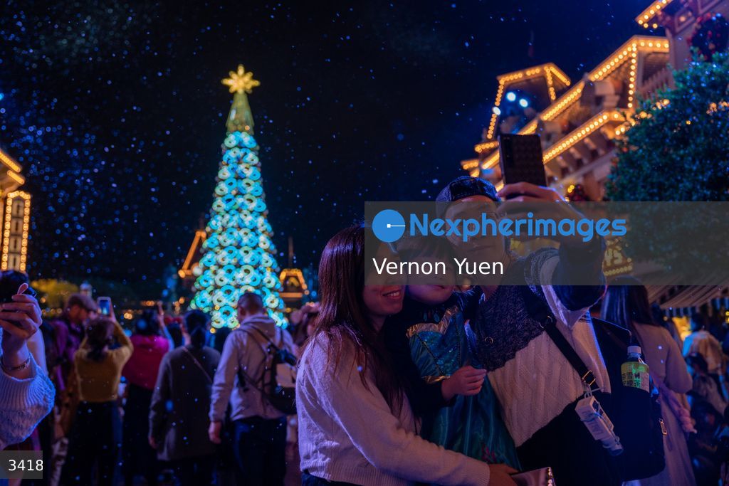 Hong Kong Disneyland Christmas
