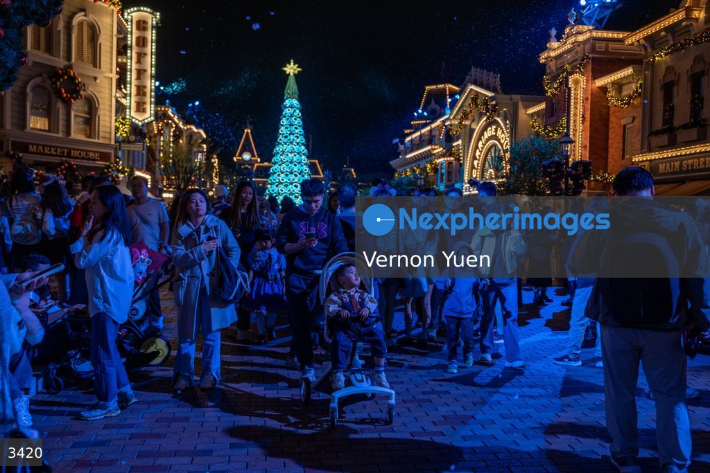 Hong Kong Disneyland Christmas