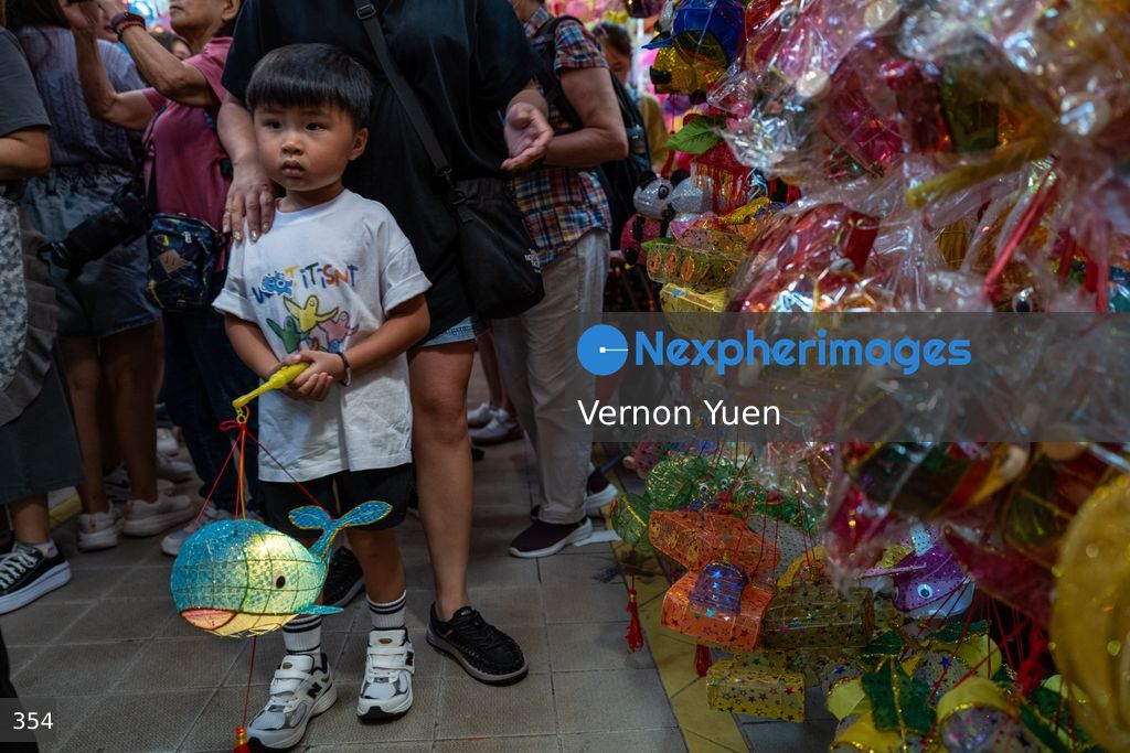Hong Kong Prepares for Mid Autumn Festival