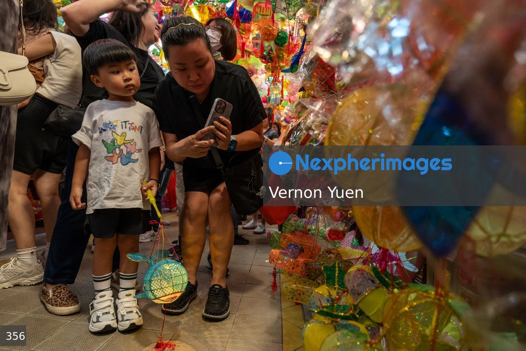 Hong Kong Prepares for Mid Autumn Festival