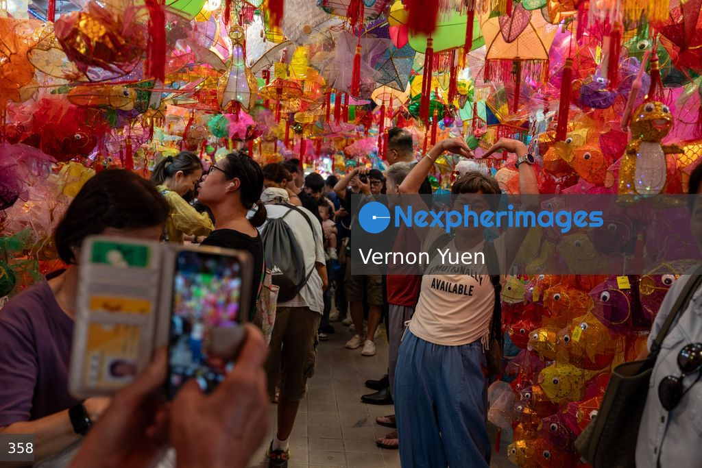 Hong Kong Prepares for Mid Autumn Festival