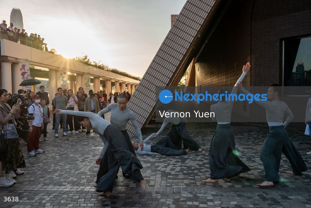 Hong Kong Dance Performance in Street