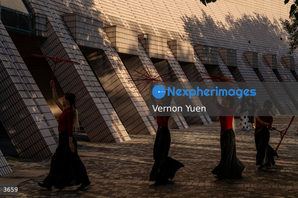 Hong Kong Dance Performance in Street